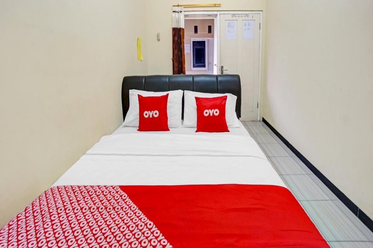Oyo 3298 Bromo Guest House Family Malang Exterior photo